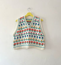 Load image into Gallery viewer, Sample Sale Cream Floral V-neck Vest ⋮ Crop Size M⌇Ready to Ship
