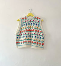 Load image into Gallery viewer, Sample Sale Cream Floral V-neck Vest ⋮ Crop Size M⌇Ready to Ship

