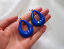 Load image into Gallery viewer, Vintage Blue Oval Dangle Earrings
