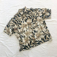 Load image into Gallery viewer, Vintage Size 2XL/3XL Hawaiian Shirt
