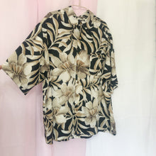 Load image into Gallery viewer, Vintage Size 2XL/3XL Hawaiian Shirt

